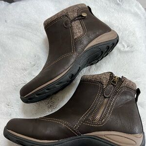 EASTLAND Size 8M Brown Boots EUC
